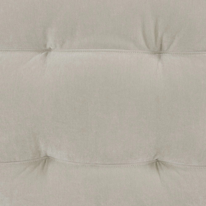 Dominick Chaise in Amigo