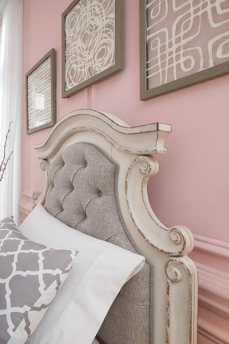 Realyn Upholstered Bed - Vida Furniture (Laredo,TX)