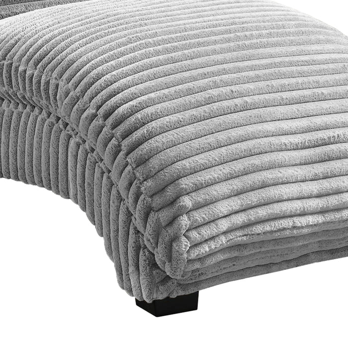 Dominick II Chaise in Masis Silver