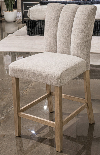 Larawyn Counter Height Barstool - Vida Furniture (Laredo,TX)
