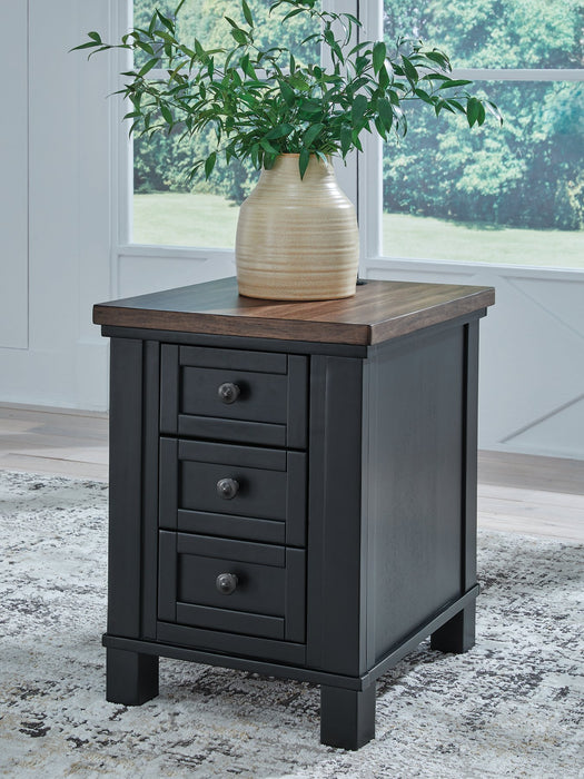 Wildenauer Chairside End Table - Vida Furniture (Laredo,TX)