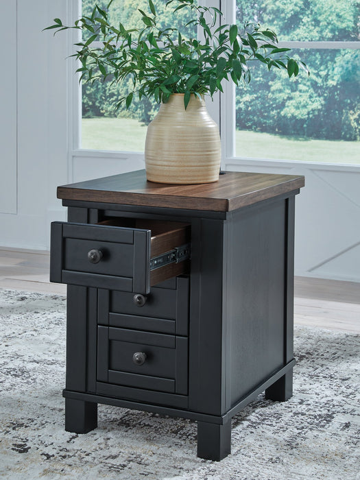 Wildenauer Chairside End Table - Vida Furniture (Laredo,TX)