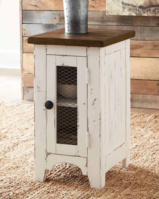 Wystfield Chairside End Table - Vida Furniture (Laredo,TX)
