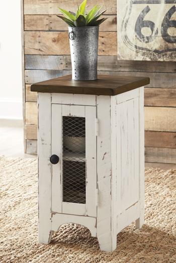 Wystfield Chairside End Table - Vida Furniture (Laredo,TX)