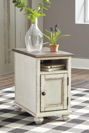 Realyn Chairside End Table - Vida Furniture (Laredo,TX)