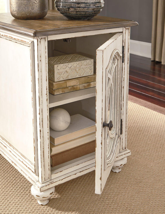 Realyn Chairside End Table - Vida Furniture (Laredo,TX)