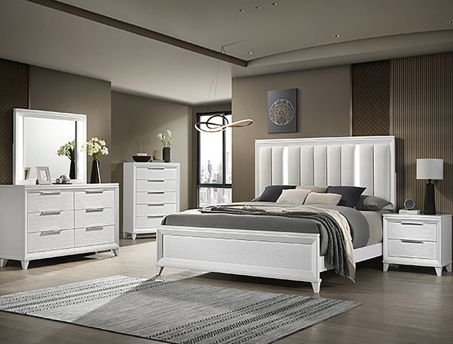 Crown Mark Furniture Cressida Queen Upholstered Panel Bed in White B7300-Q - Vida Furniture (Laredo,TX)